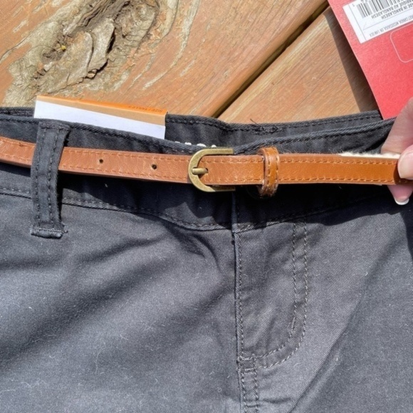 New Navy Shorts With Belt - Picture 5 of 11